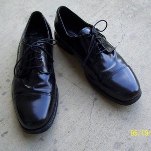 JOHNSTON & MURPHY MEN'S SHOES Size 10 M..Black